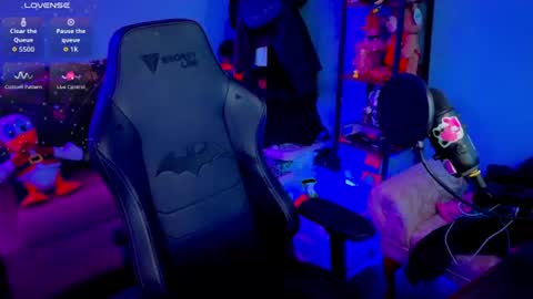 Snapshot of neonneon2601 chatting on 06.18.26 Neon online show from 06.18.26