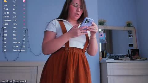 Snapshot of neonquack chatting on 12.09.24 Riley online show from 12.09.24