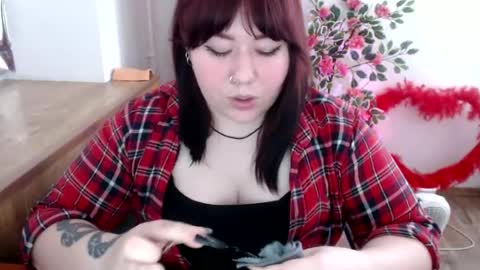 Snapshot of nereia chatting on 05.27.26 nereia online show from 05.27.26