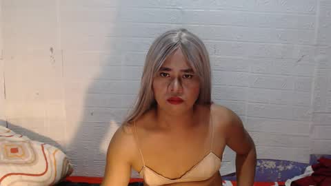 Snapshot of new_asian_ts chatting on 10.18.25 new_asian_ts online show from 10.18.25