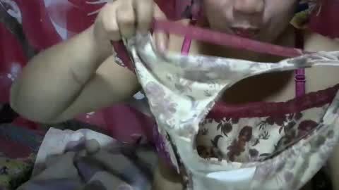 Snapshot of new_lady24 chatting on 02.04.25 new_lady24 online show from 02.04.25