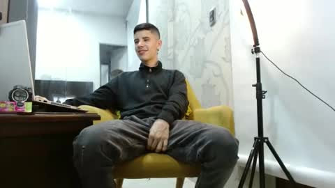 Snapshot of newlatino1 chatting on 10.03.25 newlatino1 online show from 10.03.25