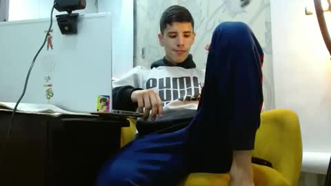 Snapshot of newlatino1 chatting on 10.28.25 newlatino1 online show from 10.28.25