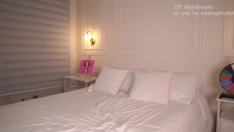 Snapshot of newmollybrooke chatting on 01.23.25  all my links Here online show from 01.23.25