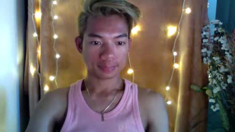 Snapshot of newrybabe chatting on 02.05.25 asian bigcock online show from 02.05.25