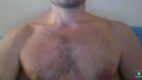 Snapshot of newtyguy90 chatting on 01.10.25 newtyguy90 online show from 01.10.25