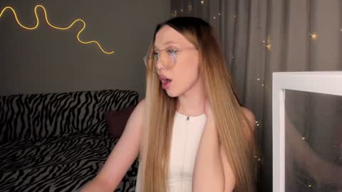 Mina online show from 12.05.24