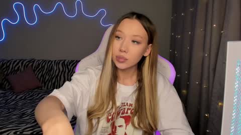 Mina online show from 12.17.24