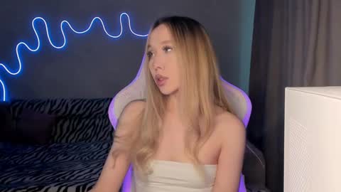 Mina online show from 02.10.25