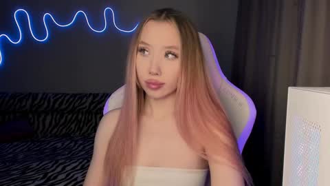 Mina online show from 02.24.25