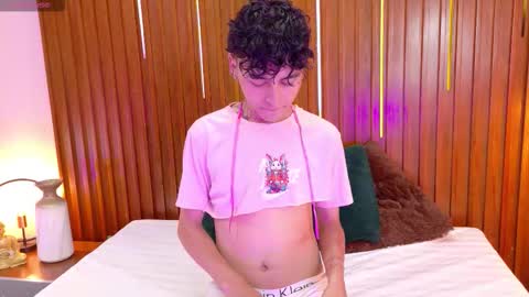 Snapshot of nhico_salazar chatting on 11.11.25 Nico online show from 11.11.25