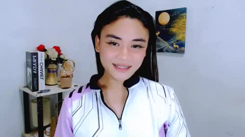 Snapshot of nhicolehollywood chatting on 04.21.26 hottie nicole online show from 04.21.26