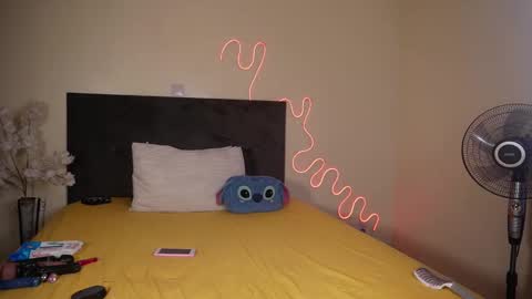 Snapshot of nia_bell chatting on 12.20.24 kikiNiaAria online show from 12.20.24