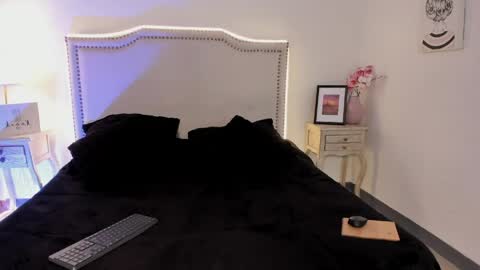 Snapshot of nia_malkova chatting on 05.20.26 Nia Malkova online show from 05.20.26