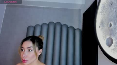 Snapshot of niacrawfordd chatting on 05.14.26 niacrawfordd online show from 05.14.26