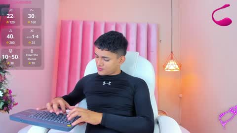 Snapshot of niall_falcon chatting on 01.11.25 Niall online show from 01.11.25