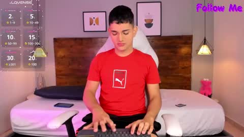 Snapshot of niall_falcon chatting on 02.11.25 Niall online show from 02.11.25