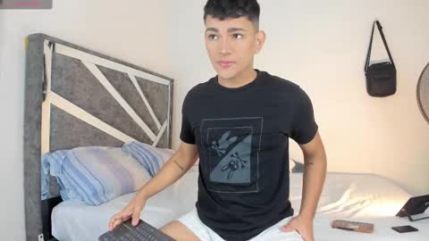 Snapshot of niall_falcon chatting on 09.30.25 Niall online show from 09.30.25