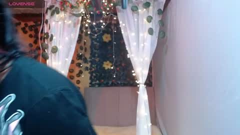 Snapshot of niamh_lifah chatting on 07.27.26 niamh_lifah online show from 07.27.26