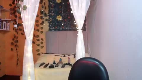 Snapshot of niamh_lifah chatting on 07.28.26 niamh_lifah online show from 07.28.26