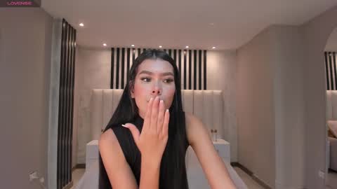 Snapshot of niasalvatore chatting on 02.26.25 Call me Nia online show from 02.26.25