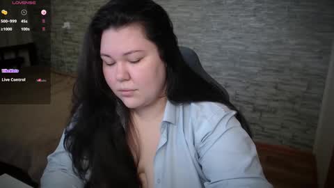 Snapshot of nicara_ chatting on 02.25.25 nicara_ online show from 02.25.25