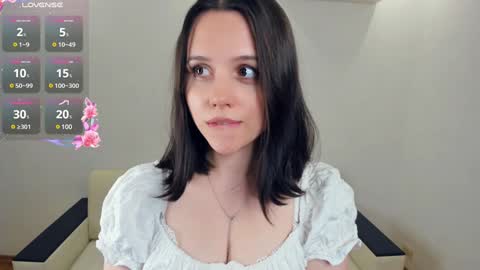 Snapshot of nice_kisss chatting on 12.29.24 Alice online show from 12.29.24