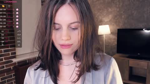 Snapshot of nice_kisss chatting on 01.25.25 Alice online show from 01.25.25
