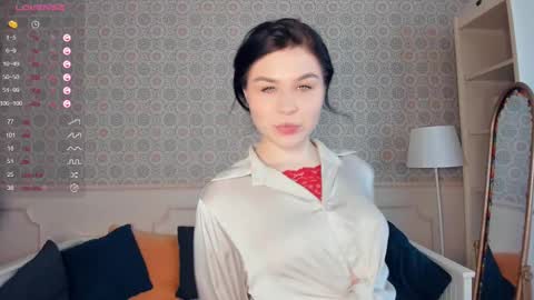 Snapshot of nice_kisss chatting on 02.15.25 Alice online show from 02.15.25