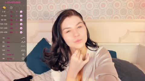 Snapshot of nice_kisss chatting on 03.08.25 Alice online show from 03.08.25