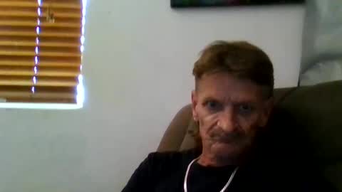 Snapshot of niceozziecockxxx chatting on 12.15.24 Sexiishaine online show from 12.15.24