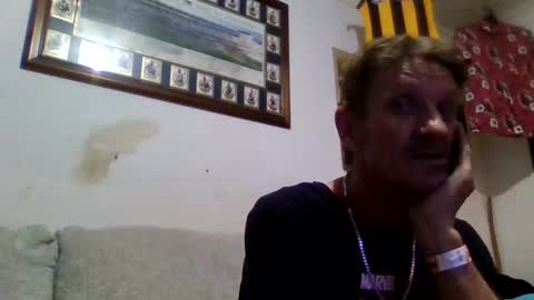 Snapshot of niceozziecockxxx chatting on 11.01.25 Sexiishaine online show from 11.01.25