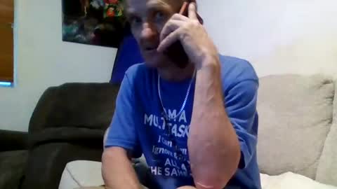 Snapshot of niceozziecockxxx chatting on 12.22.25 Sexiishaine online show from 12.22.25