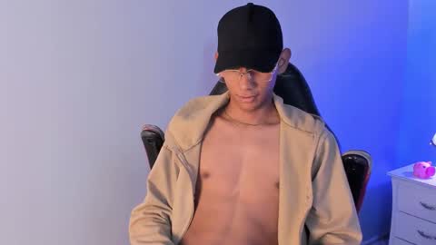 Snapshot of nick_collins20 chatting on 09.30.25 Nick online show from 09.30.25