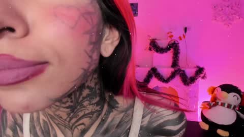 Snapshot of nicki_1 chatting on 12.29.24 Help me reach 100 thumbs up online show from 12.29.24