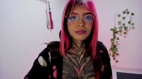Snapshot of nicki_1 chatting on 01.17.25 Help me reach 100 thumbs up online show from 01.17.25