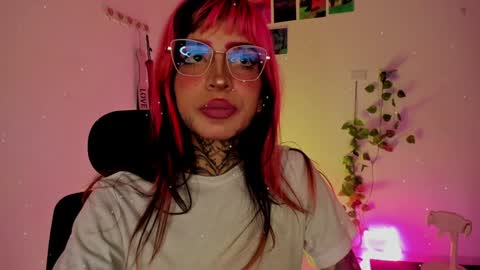 Snapshot of nicki_1 chatting on 01.22.25 Help me reach 100 thumbs up online show from 01.22.25