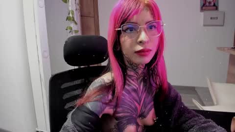 Snapshot of nicki_1 chatting on 03.03.25 Help me reach 100 thumbs up online show from 03.03.25