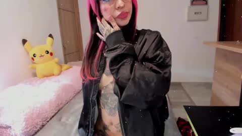 Snapshot of nicki_1 chatting on 03.12.25 Help me reach 100 thumbs up online show from 03.12.25