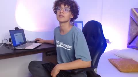 Snapshot of nickolas_moon chatting on 02.14.25 Nickolas Muoz online show from 02.14.25