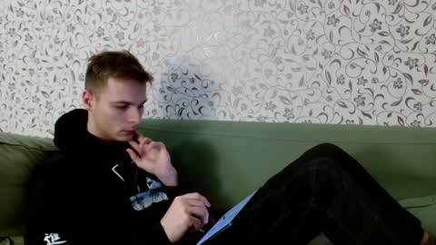 Snapshot of nicksuper8 chatting on 01.04.25 Nick online show from 01.04.25