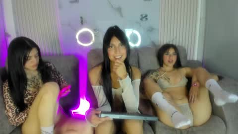 Snapshot of nicky_as chatting on 04.22.26 nicky_as online show from 04.22.26
