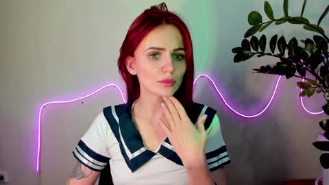 Snapshot of nicky_weekends chatting on 12.18.24 Nicky Weekends online show from 12.18.24