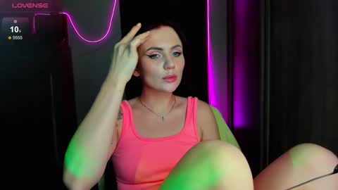 Snapshot of nicky_weekends chatting on 09.14.25 Nicky Weekends online show from 09.14.25