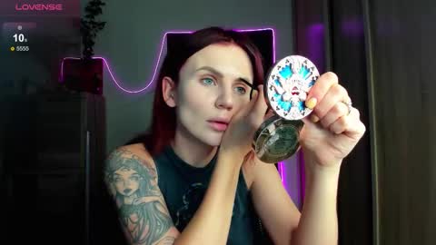 Snapshot of nicky_weekends chatting on 09.16.25 Nicky Weekends online show from 09.16.25