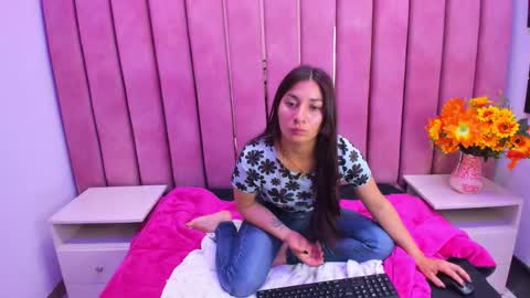 Snapshot of nickymiler chatting on 11.08.25 Nicky Miler online show from 11.08.25