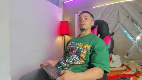 nico_blaze7 online show from 02.05.26