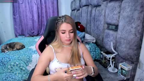 Snapshot of nicol_080 chatting on 04.21.26 YuliEM online show from 04.21.26