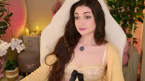 Nicole Online at about after 1000  6  UK time or 900  - 500  UK time it approximate time interval online show from 06.07.26