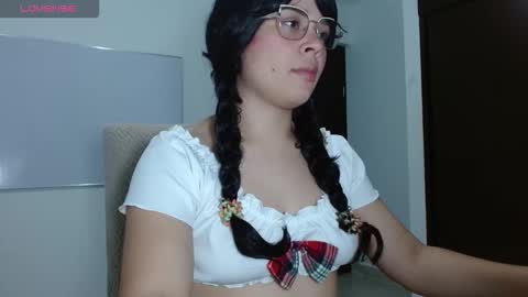 Snapshot of nicol_foxsex chatting on 03.01.26 nicol online show from 03.01.26